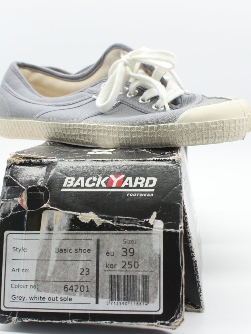 Backyard Footwear Grey Low Top Sneakers Size 8